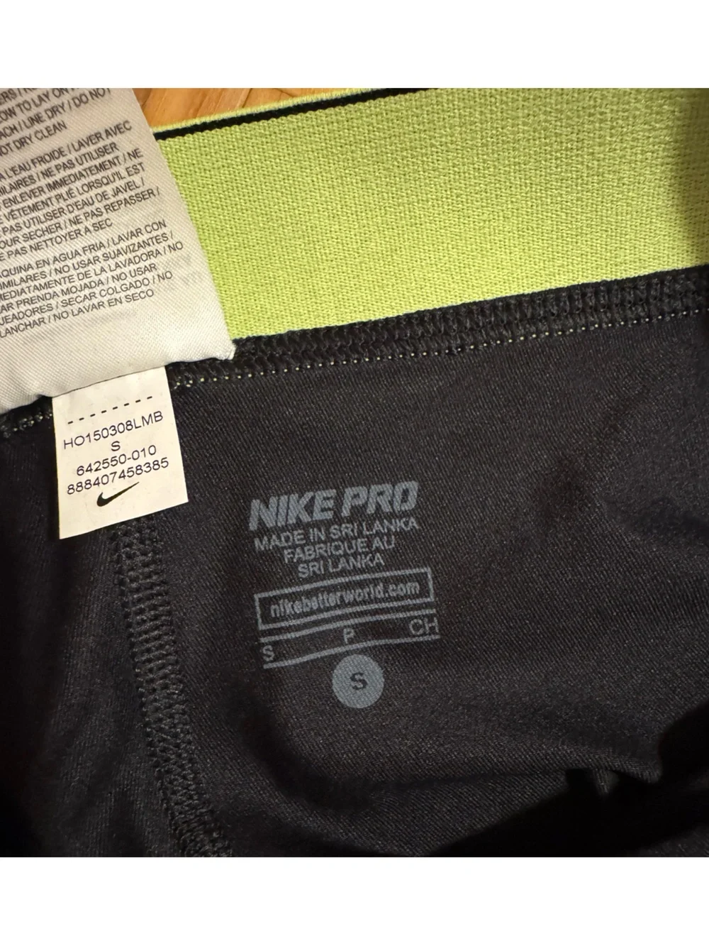 Nike women's Black Grid-Texture Leggings